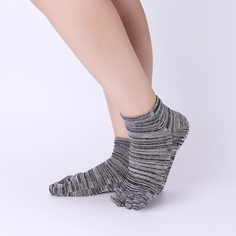 Non-Slip Yoga Socks with Grips - Yoga Toe Separator recensione e prezzo